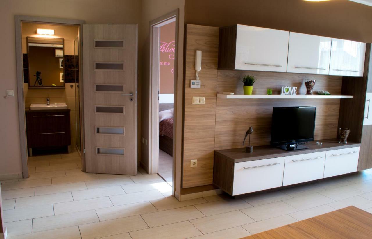 Platina Apartman Apartment Sarvar Ngoại thất bức ảnh